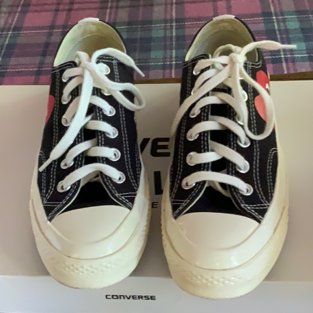 Comme Des Garçon PLAY x Converse Unisex Low-Top Sneakers M6/W8